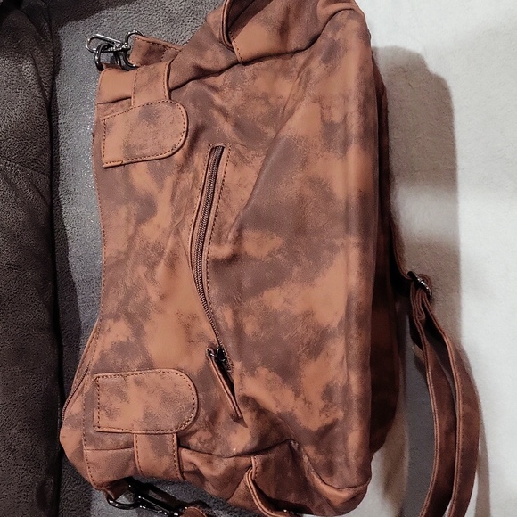 KL928 Crossbody Bag - Picture 8 of 16